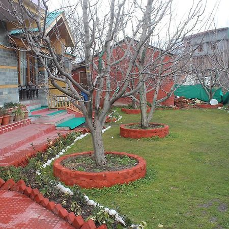 Gezellig Inn - Tree Hill Cottages & Kanyal Villas Манали Экстерьер фото