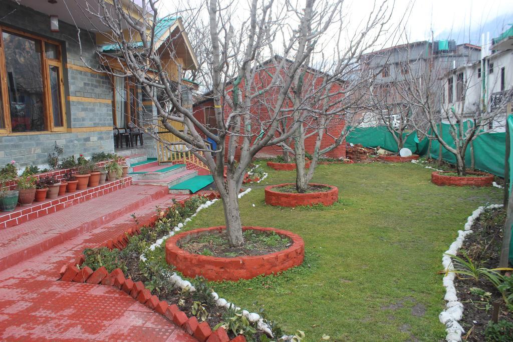 Gezellig Inn - Tree Hill Cottages & Kanyal Villas Манали Экстерьер фото